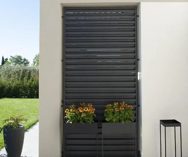 לינה וארוחת בוקר Lough 4*