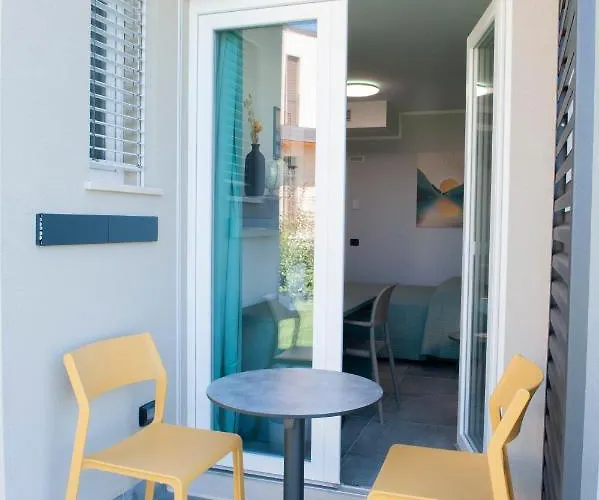 לינה וארוחת בוקר Lough 4*